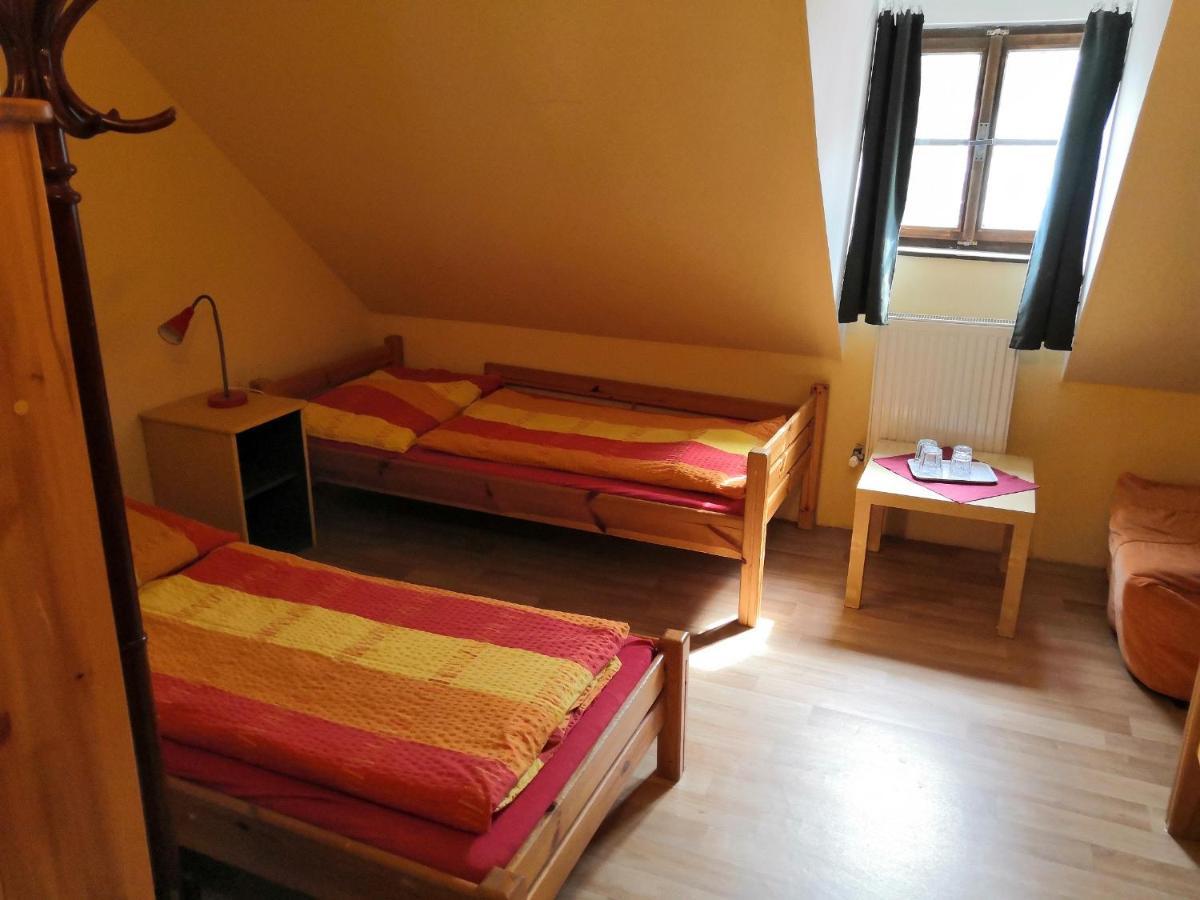 Hostel Skautsky Dom Банска-Штьявница Экстерьер фото